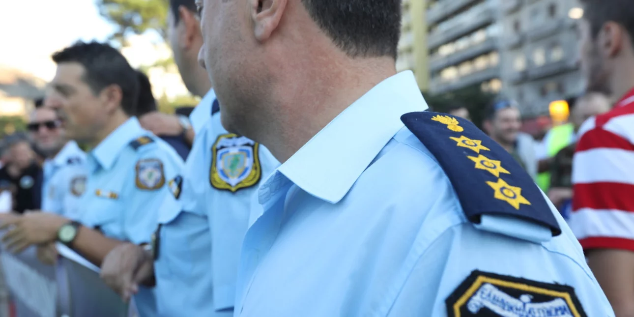 Η κυβέρνηση, μετά τους στρατιωτικούς, σχεδιάζει αυξήσεις σε όλους τους ένστολους