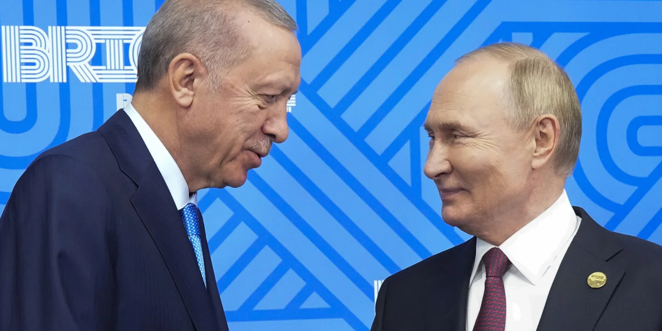 Foreign Affairs: Ο Ερντογάν αντιγράφει τον Πούτιν στον αυταρχισμό, αλλά μπορεί να το μετανιώσει