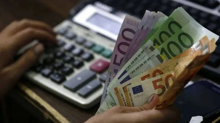Πόσο κερδίζουν οι εργαζόμενοι με την αύξηση του κατώτατου μισθού – Τρία παραδείγματα