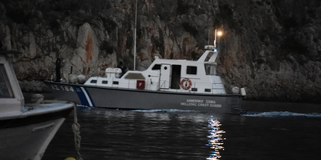 Ναυάγιο στο Φαρμακονήσι: Ένας νεκρός μετανάστης, δύο ανήλικοι σε κρίσιμη κατάσταση