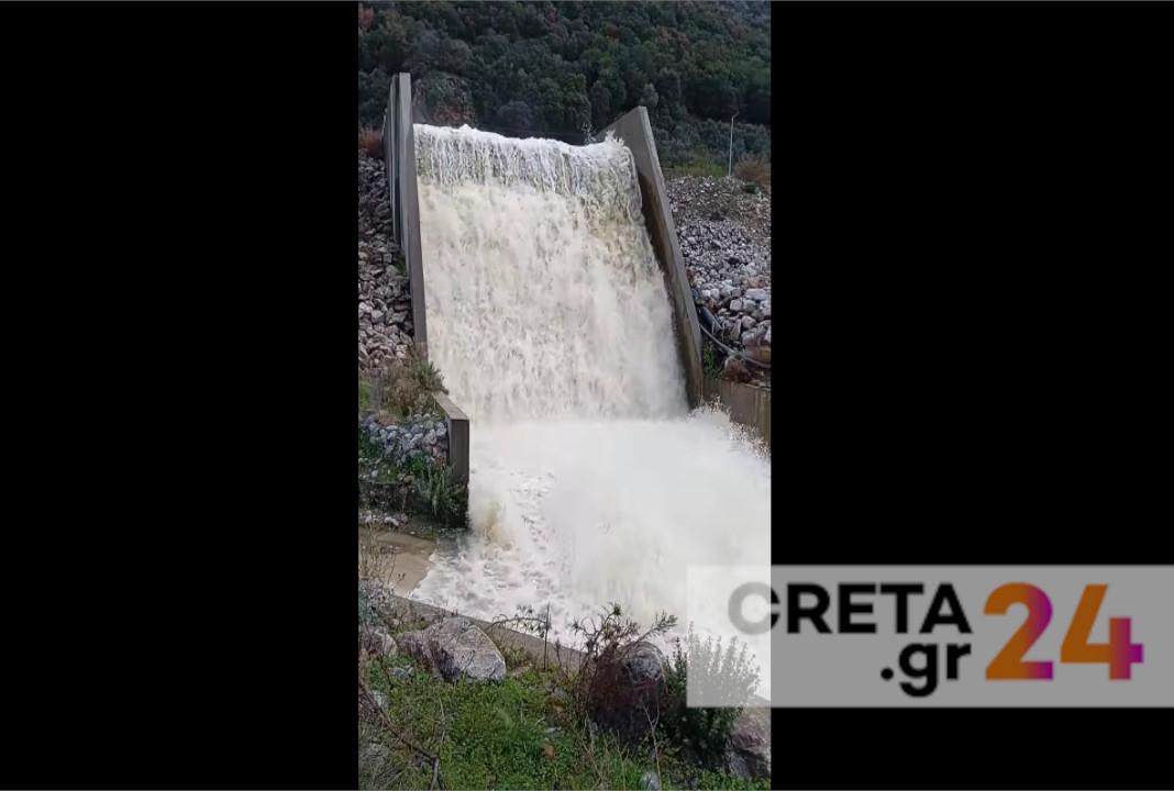 Μεγάλη ποσότητα νερού ρέει στο Φράγμα Αποσελέμη (βίντεο)