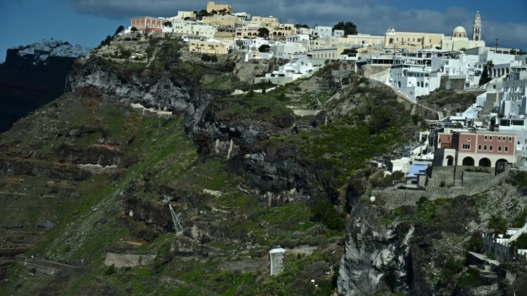 Σεισμοί στη Σαντορίνη: Απομακρύνθηκε το σενάριο για 6 Ρίχτερ, λέει ο Ευθύμης Λέκκας