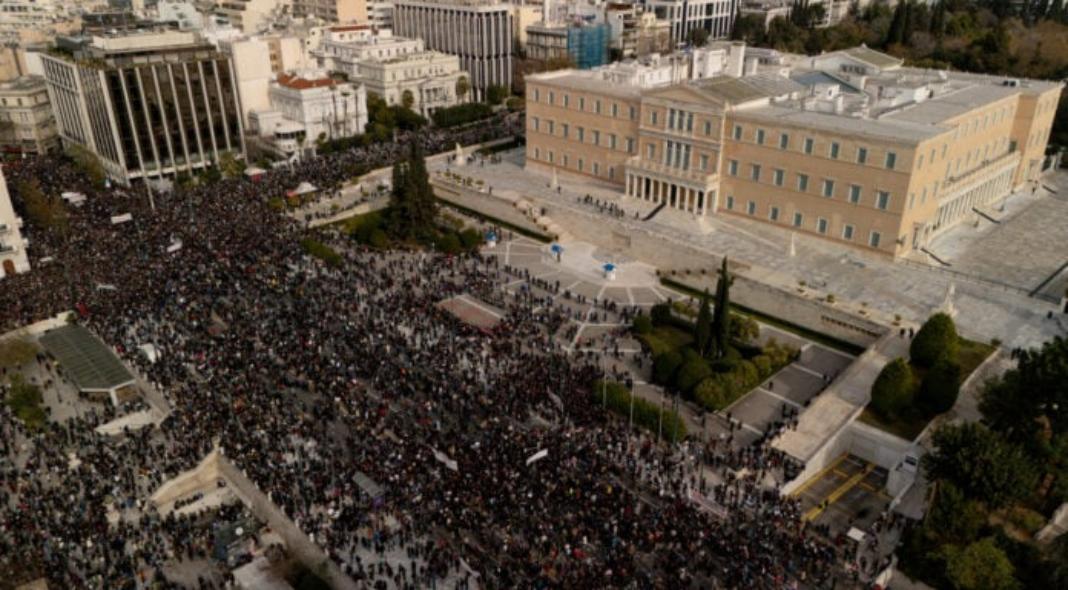 Κυβέρνησε σε vertigo, κοινωνία σε εγρήγορση