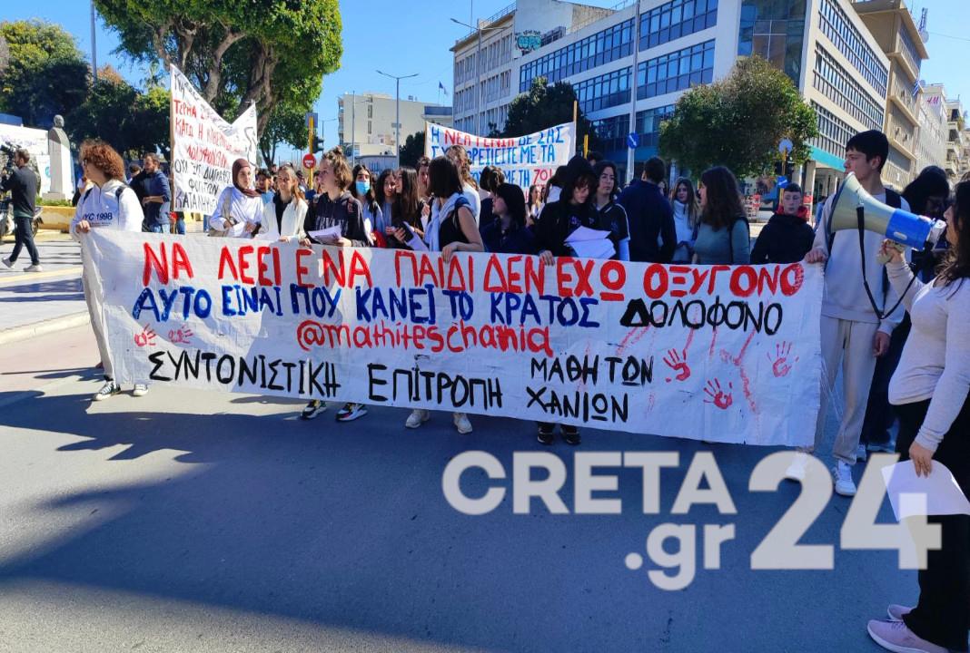 «Δεν έχω οξυγόνο» – Νέες κινητοποιήσεις για τα Τέμπη στην Κρήτη