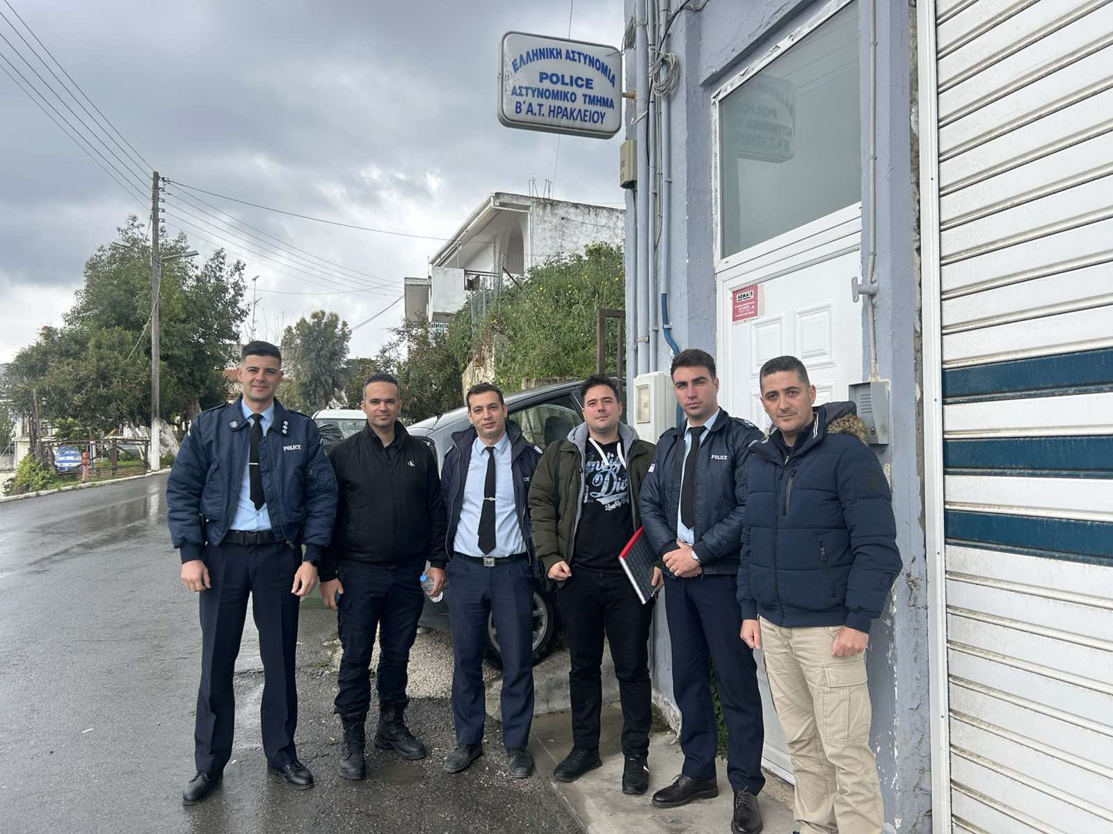 Αντιπροσωπεία της ΕΑΥΝΗ στο Β’ Αστυνομικό Τμήμα Ηρακλείου