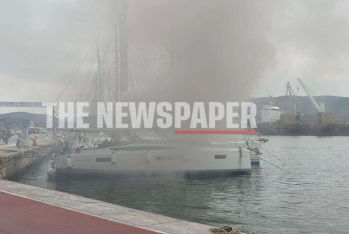 Συναγερμός στο λιμάνι του Βόλου – Καίγεται σκάφος εντός της προβλήτας