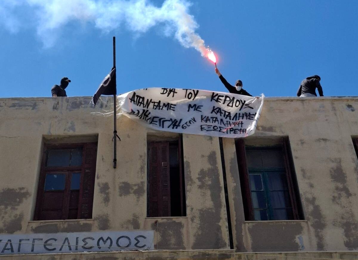 Ανακατάληψη του Ευαγγελισμού μετά την αποχώρηση των αστυνομικών