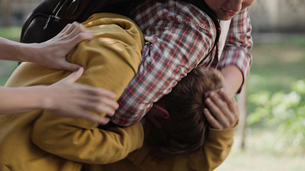 Άγριο περιστατικό bullying σε σχολείο: 12χρονος δέχθηκε επίθεση με μπουνιές και κλωτσιές από πέντε συμμαθητές του