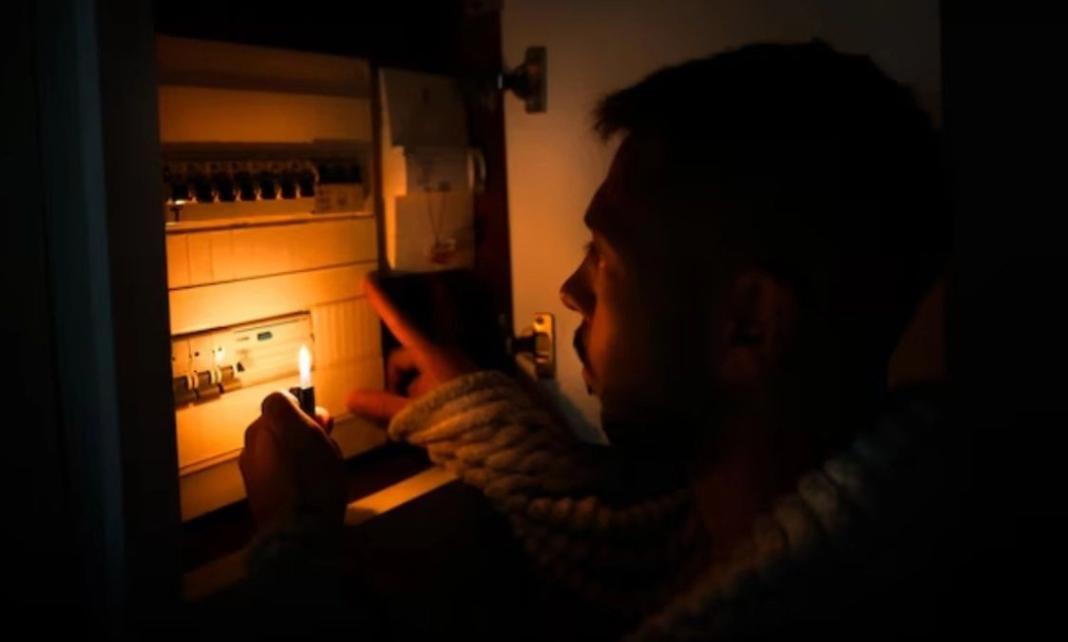 Μπλακ άουτ όπως στην Ισπανία: 10 απαραίτητα πράγματα για το σπίτι πριν μείνεις στο σκοτάδι