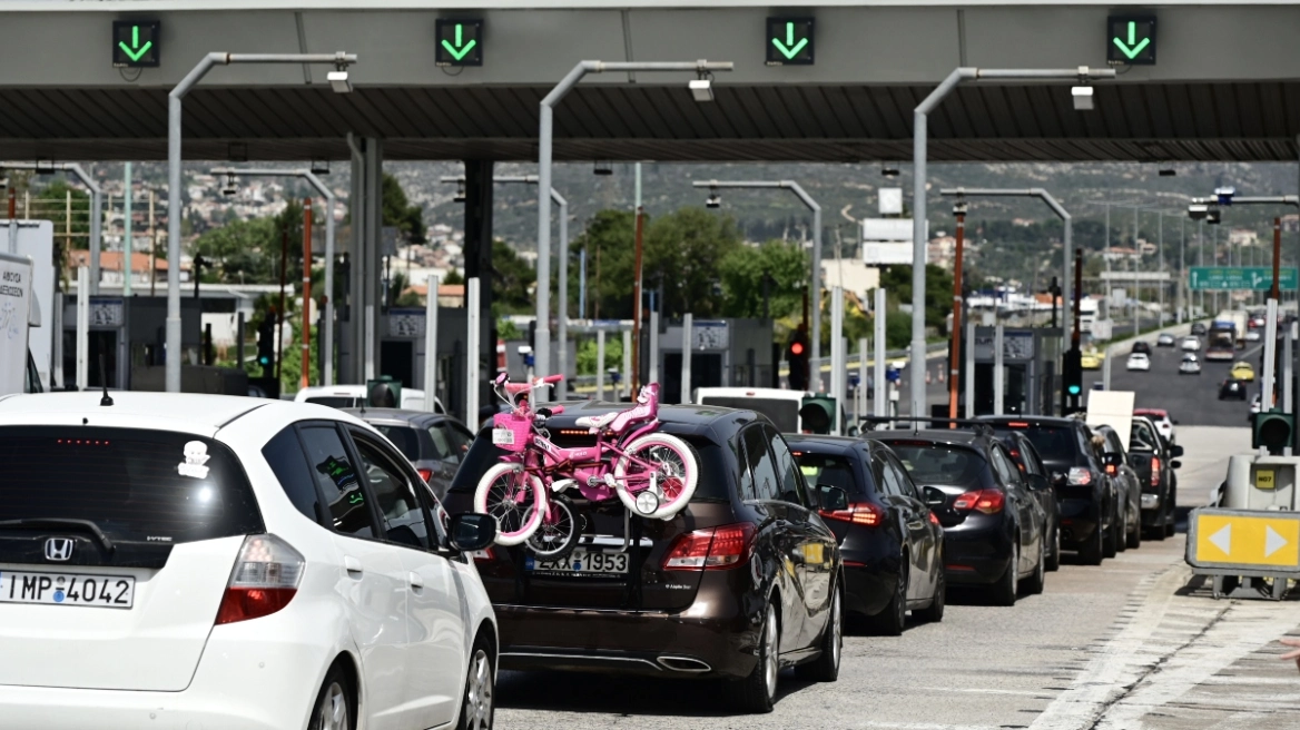 Έξοδος Πάσχα: Όπου φύγει-φύγει από την Αττική – Πάνω από 420.000 οχήματα πέρασαν τα διόδια από τη Μεγάλη Δευτέρα