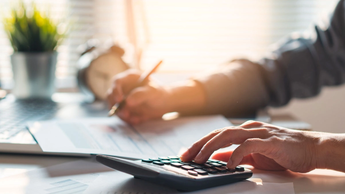 Εφορία: Δηλώθηκαν 14,4 δισ. περισσότερα αλλά 1 στους 2 Έλληνες ζει με κάτω από 10.000 ευρώ