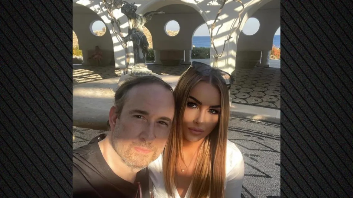 Γιάννης Παπαμιχαήλ: Στη Ρόδο με τη σύζυγό του – Η φωτογραφία στο μέρος όπου γυρίστηκε το «Δόλωμα» με την Αλίκη Βουγιουκλάκη