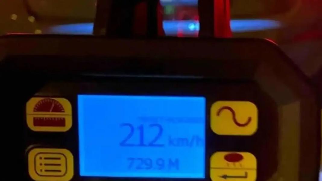 Συνελήφθη 55χρονος οδηγός που έτρεχε με 212 χιλιόμετρα την ώρα στην Περιφερειακή Υμηττού – Είχε 2 ανήλικα παιδιά μέσα στο αυτοκίνητο