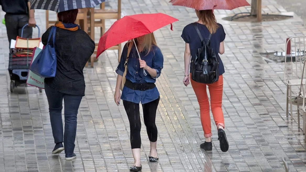 Άστατος ο καιρός έως το τέλος της εβδομάδας με βροχές και καταιγίδες – Πότε και πού θα είναι έντονα τα φαινόμενα