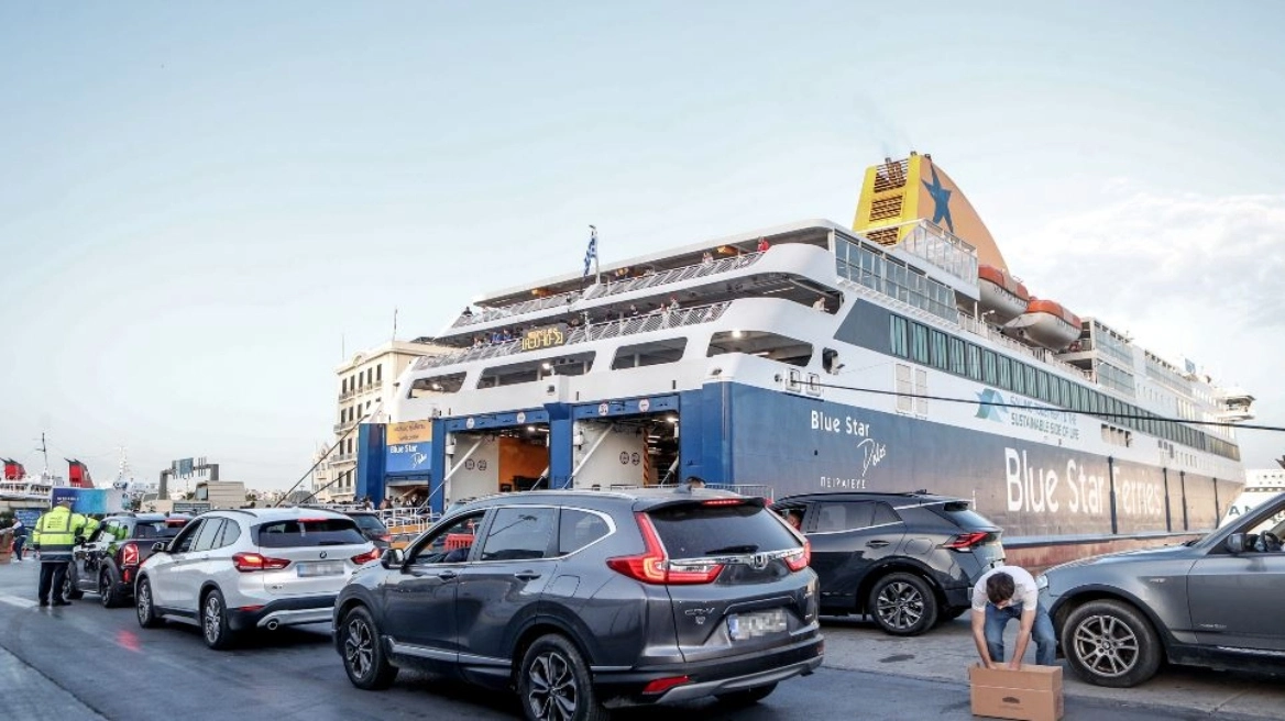 Συνεχίζεται η επιστροφή των εκδρομέων του Πάσχα – 57.800 επιβάτες έφτασαν χθες στα λιμάνια της Αττικής
