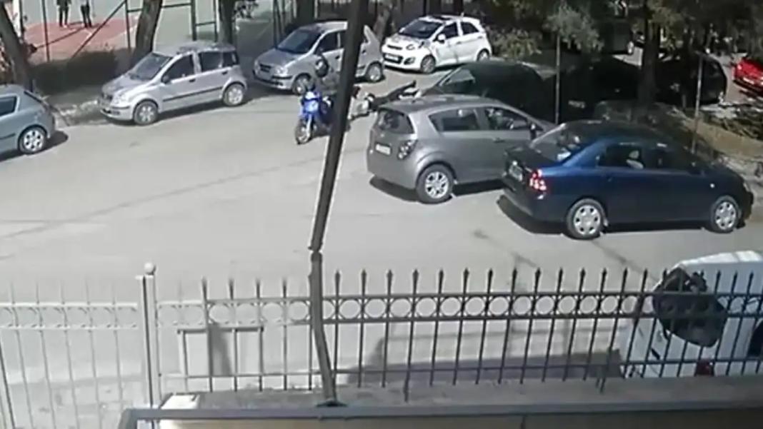 Ληστής άρπαζε τσάντες από ανυποψίαστες γυναίκες και έσερνε τα θύματά του στην άσφαλτο – Βίντεο ντοκουμέντο