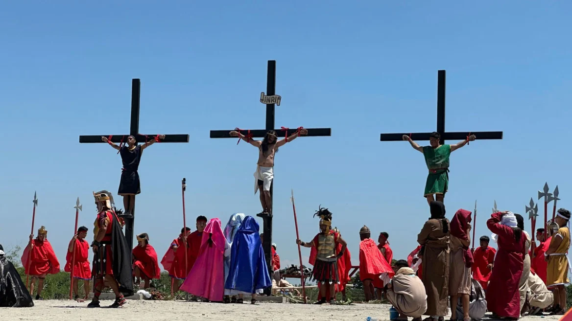 Σκληρές εικόνες από την σταύρωση πιστών στις Φιλιππίνες – «Τα πρώτα πέντε δευτερόλεπτα ήταν επώδυνα»