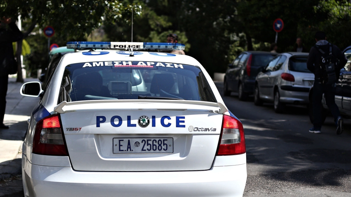Εξάρχεια: Επιχείρηση της ΕΛ.ΑΣ σε κτίριο στον λόφο του Στρέφη