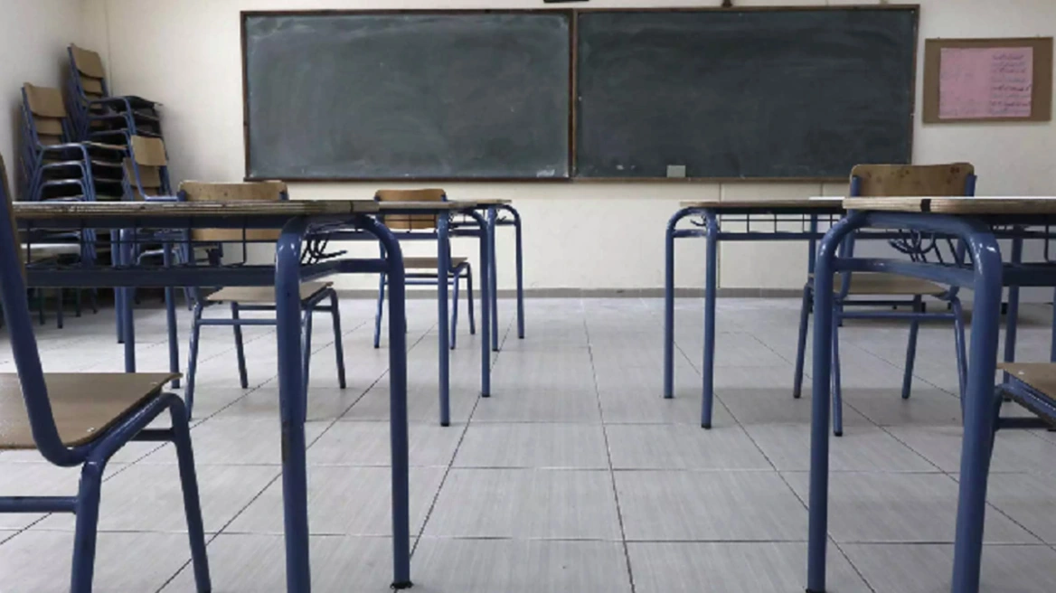 Μαθητές καταγγέλλουν πως καθηγητής τους βρίζει και τους σπρώχνει – «Θα σε σκίσω στα δύο αλήτη»