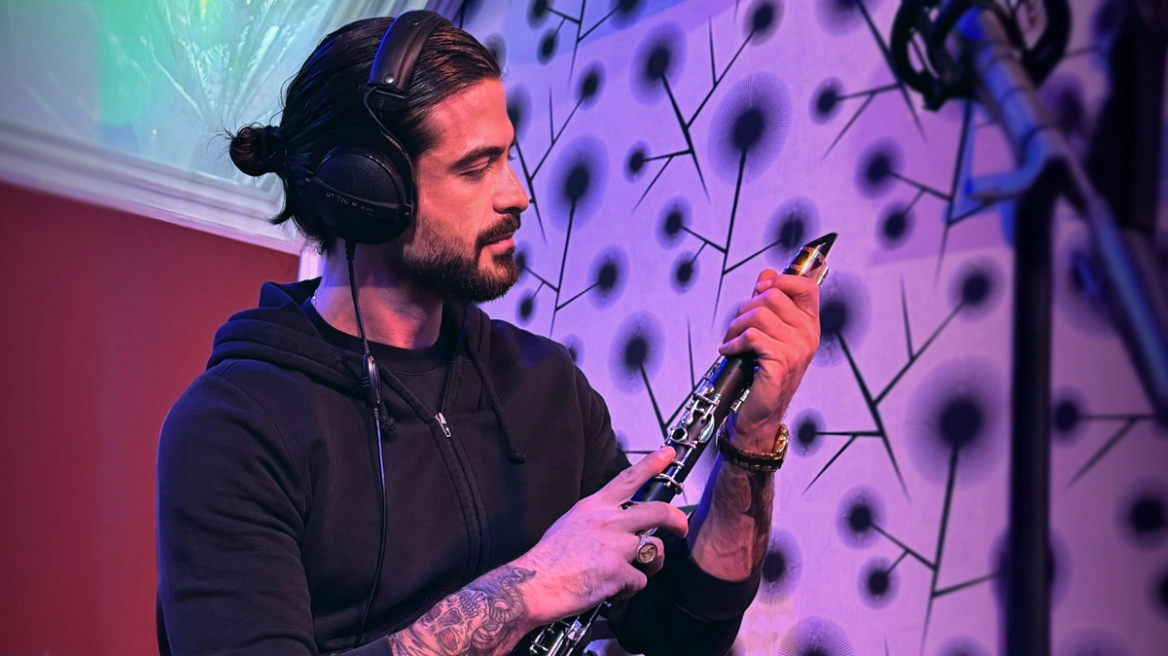 Άρης Μουγκοπέτρος: Το γλέντι που έγινε εφιάλτης, ο «επικίνδυνος» θαμώνας και το μήνυμα του μουσικού