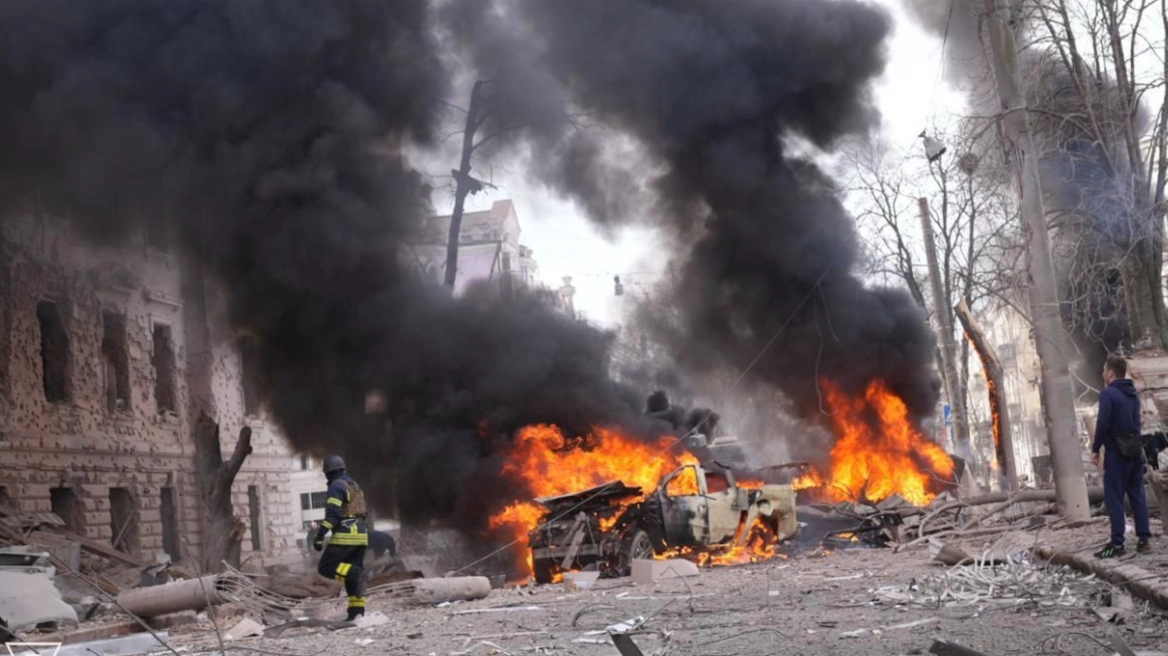 Φρίκη στη Σούμι της Ουκρανίας από ρωσική επίθεση την Κυριακή των Βαΐων – 31 νεκροί, χτυπήθηκε τρόλεϊ με επιβάτες