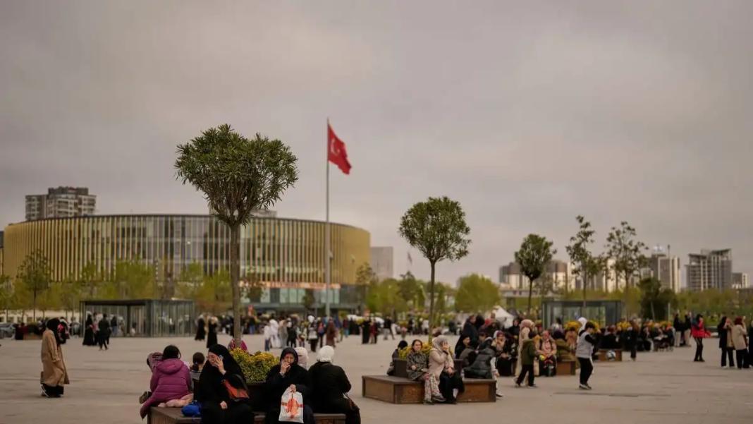 Ισχυρός σεισμός 6,2 Ρίχτερ στην Κωνσταντινούπολη: Κόσμος βγήκε πανικόβλητος στους δρόμους