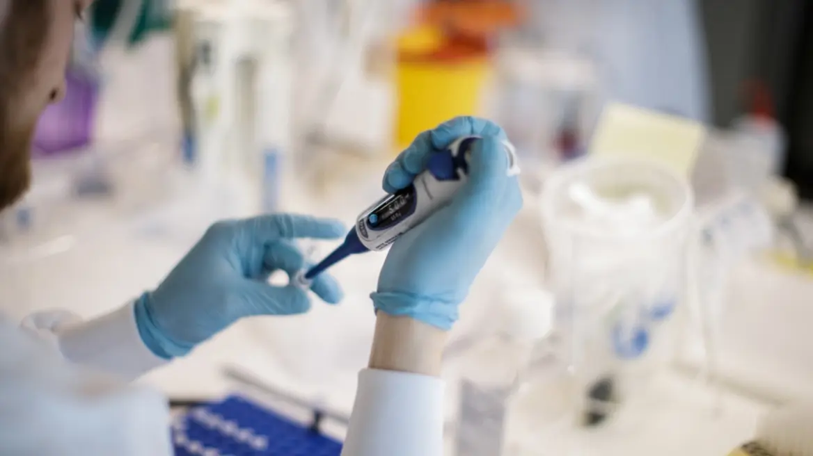 Ιατρικό σκάνδαλο στην Ολλανδία: Δεκάδες δότες σπέρματος απέκτησαν μέχρι και 75 παιδιά ο καθένας