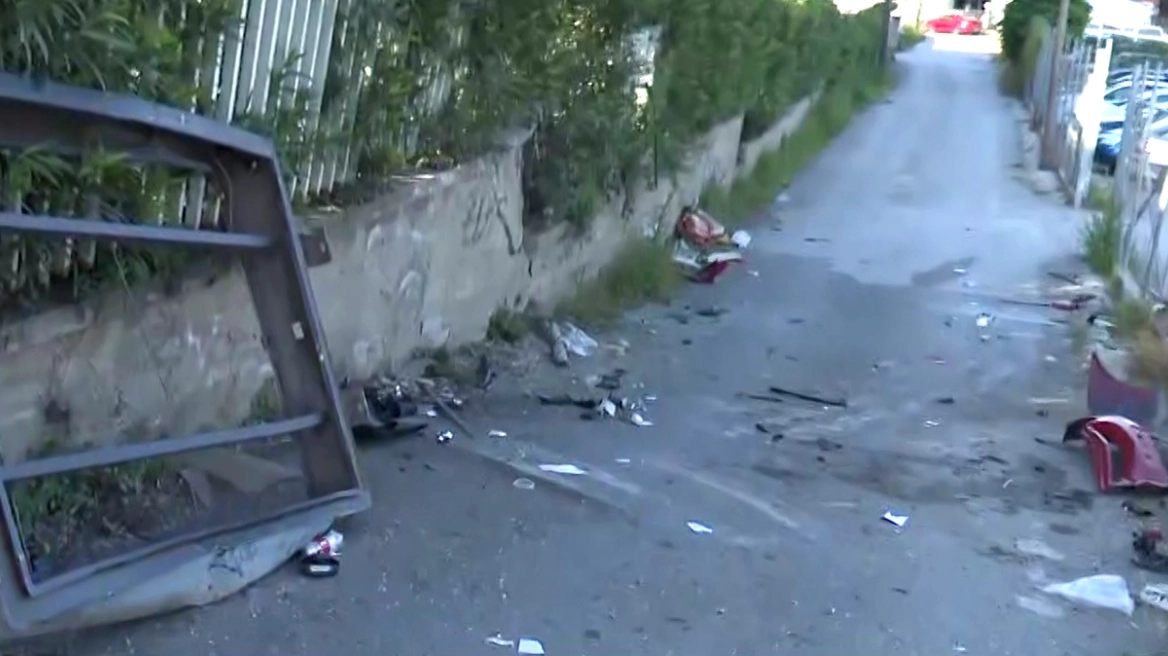 Τρεις 22χρονοι τραυματίστηκαν όταν το ΙΧ τους προσέκρουσε σε στάση λεωφορείου