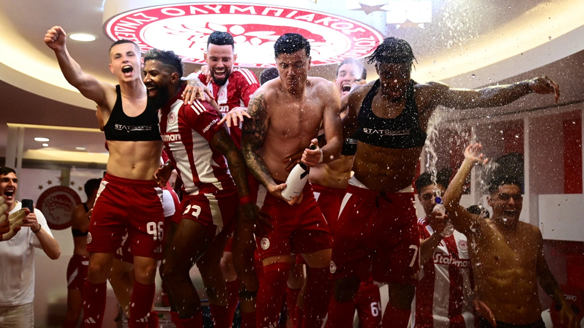 Πάρτι τίτλου στο Καραϊσκάκη μετά τη νίκη επί της ΑΕΚ – Παίκτες και κόσμος πανηγύρισαν το 48ο πρωτάθλημα