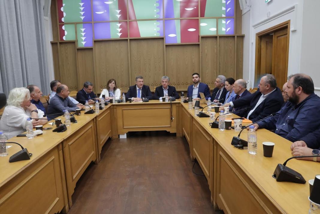Σύσκεψη Εργασίας στην Περιφέρεια Κρήτης παρουσία του Ευρωπαίου Επιτρόπου Βιώσιμων Μεταφορών και Τουρισμού