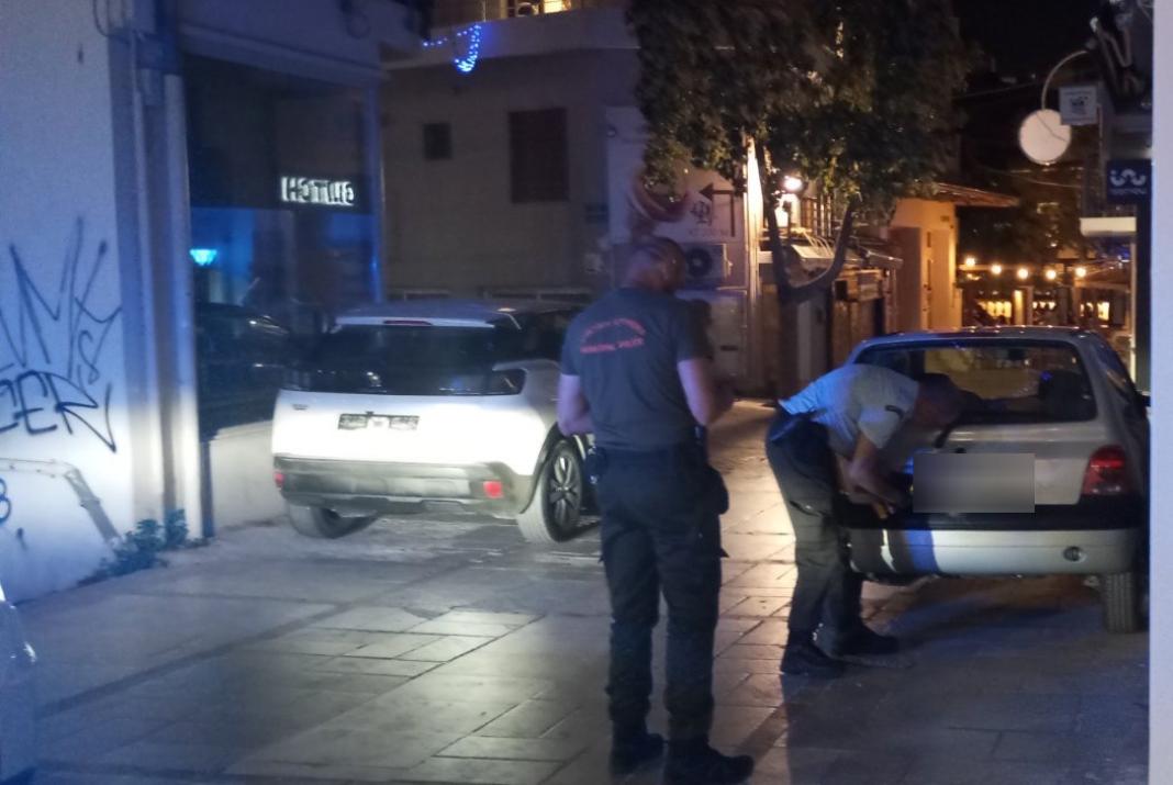 Η βραδινή εξόρμηση της Δημοτικής Αστυνομίας στο κέντρο του Ηρακλείου έβγαλε «λαβράκι» – Εικόνες