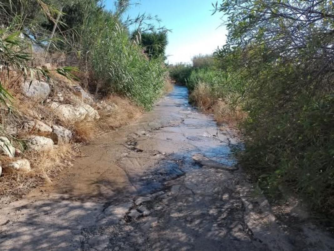 Μεγάλη διαρροή νερού στον αγωγό των Μαλίων – Ανησυχία για νέα προβλήματα υδροδότησης στο Ηράκλειο