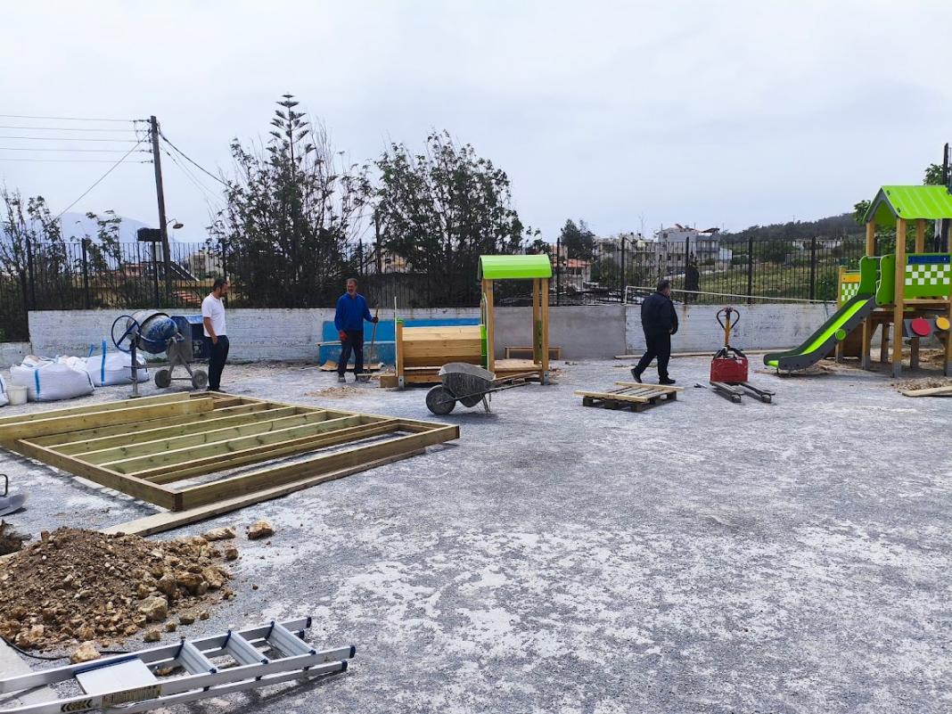 Ξεκίνησαν οι εργασίες για την κατασκευή παιδικής χαράς στο 2ο Νηπιαγωγείο Αρκαλοχωρίου