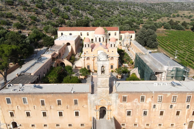 Χανιά: Καταγγέλλουν την κατάργηση του τάφου του επισκόπου Γεράσιμου Στρατηγάκη για να ταφεί ο μακαριστός Μητροπολίτης Δαμασκηνός