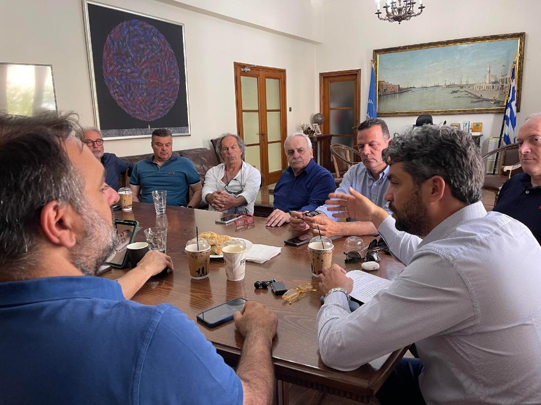 Σχέδιο αντιμετώπισης για  τη διάβρωση της παραλίας στην Αγ. Μαρίνα – Σύσκεψη στο Δημαρχείο Χανίων