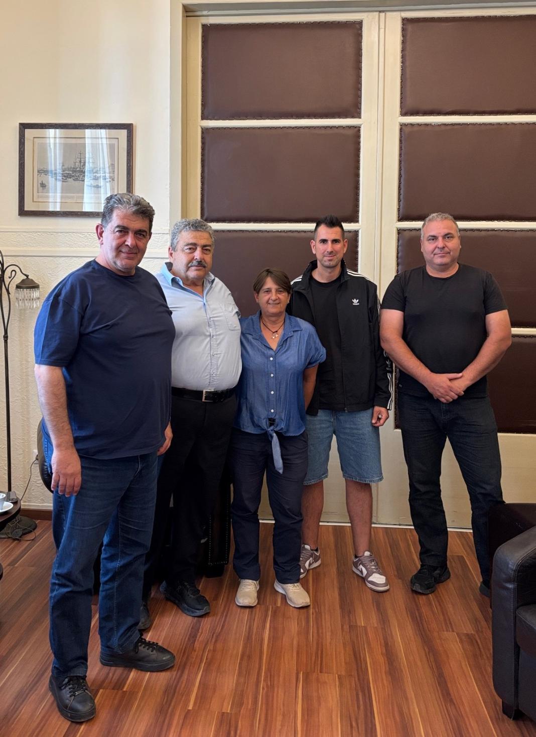 Μέλη της Ένωσης Υπαλλήλων Πυροσβεστικού Σώματος Ν. Χανίων συναντήθηκε με τον Νίκο Καλογερή