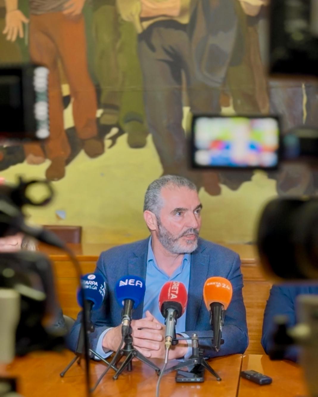 Σειρά επισκέψεων του Μανόλη Χνάρη ενόψει της Περιφερειακής Συνδιάσκεψης Κρήτης του ΠΑΣΟΚ
