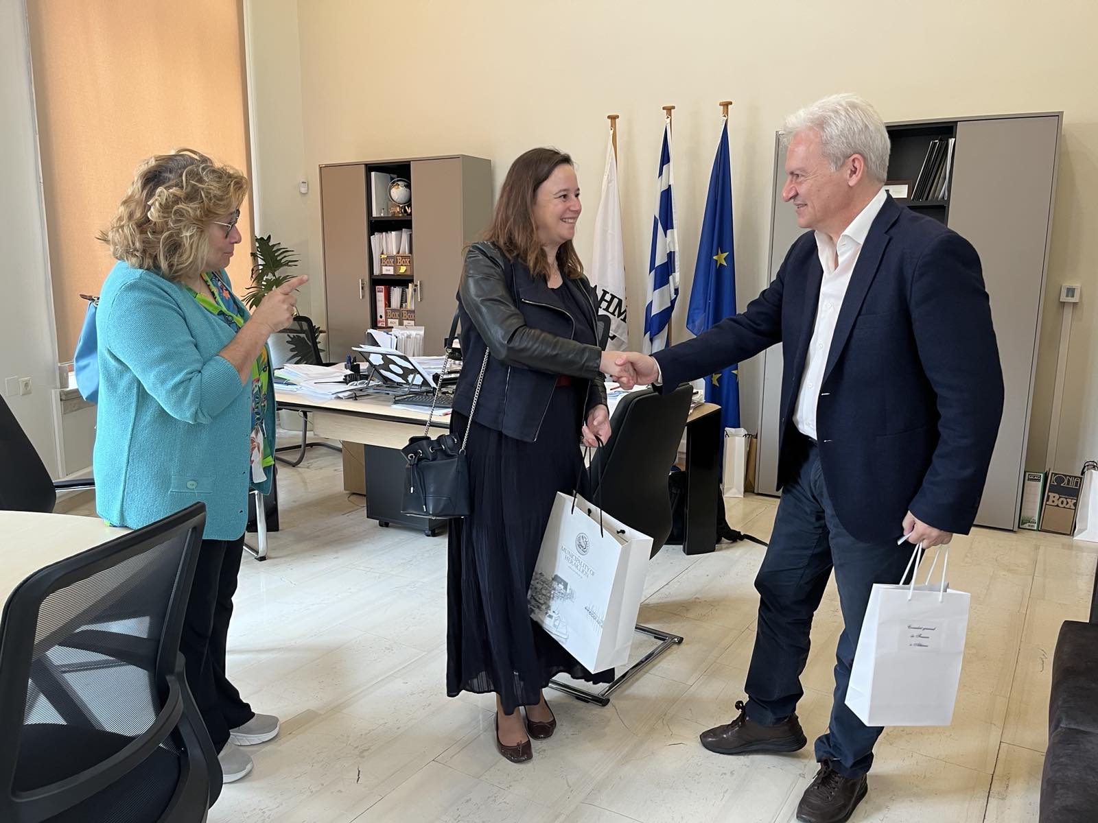 Συνάντηση του Δημάρχου Ηρακλείου Αλέξη Καλοκαιρινού με την νέα Γενική Προξένο της Γαλλίας στην Ελλάδα