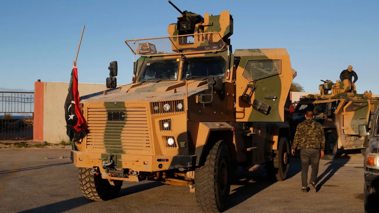 Νέες μάχες ανάμεσα σε αντίπαλες ένοπλες ομάδες στην πρωτεύουσα της Λιβύης