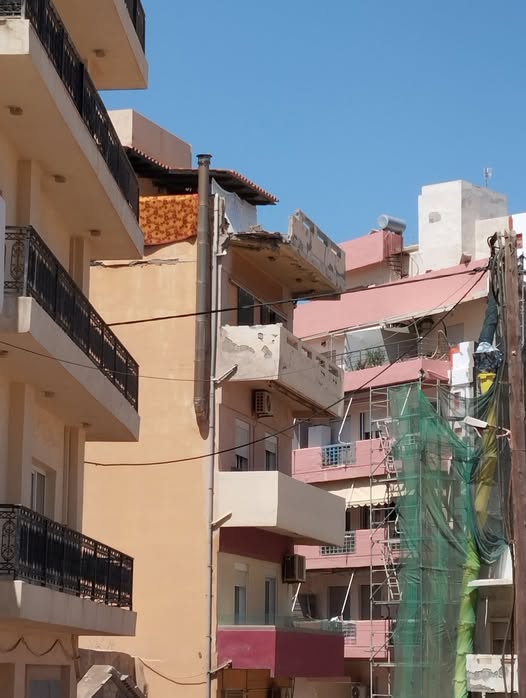Κατέρρευσε στηθαίο στην Αγία Τριάδα κοντά στην κρήνη Priuli