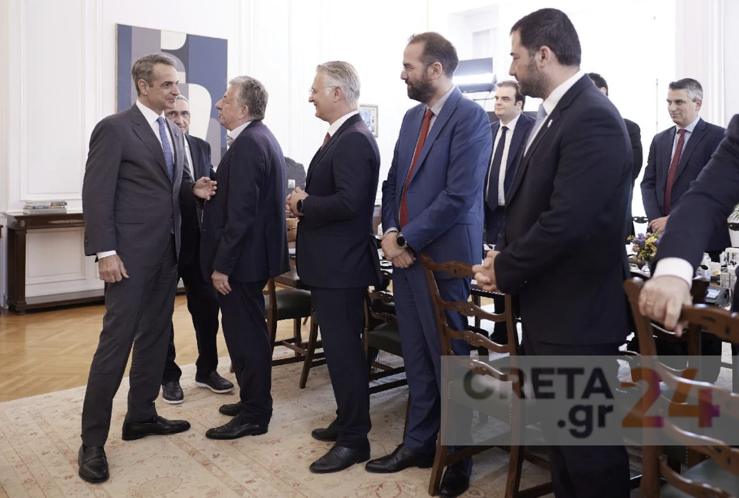 Ο Αρναουτάκης και η εισήγηση για τα οικονομικά