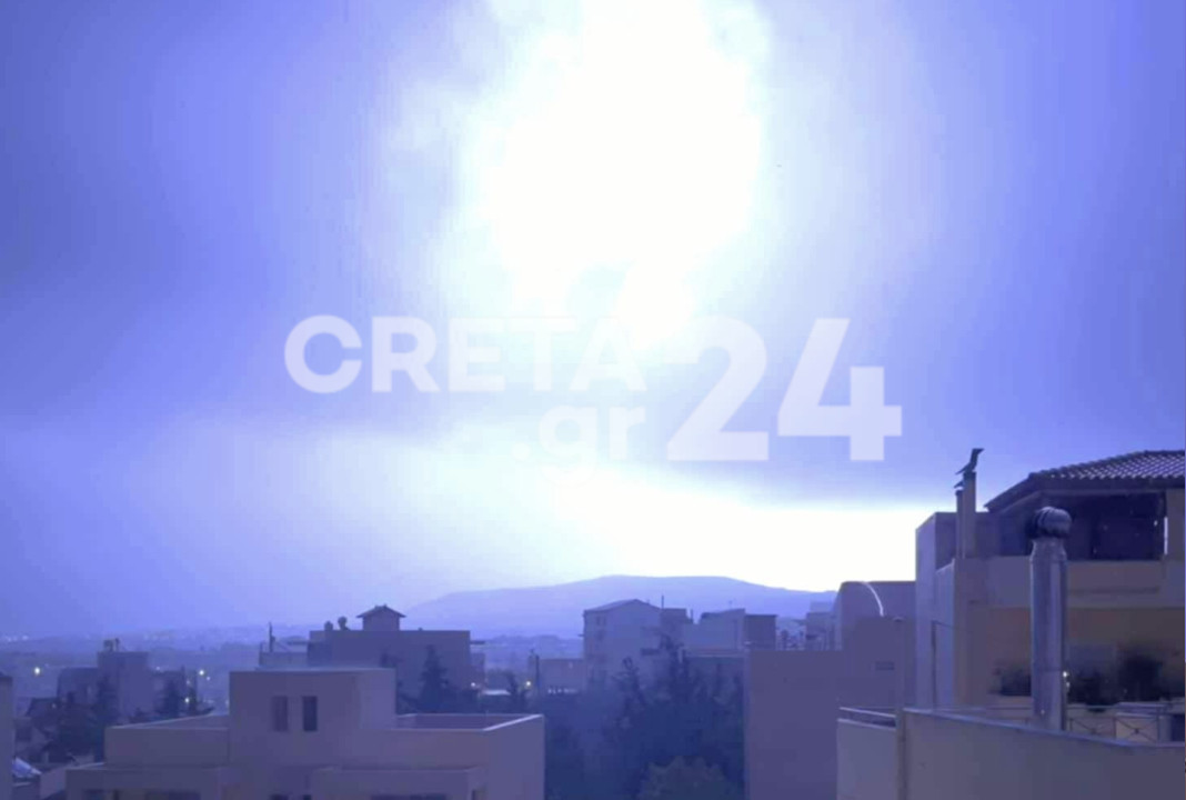 Ηράκλειο: Αστραπές και κεραυνοί έκαναν τη νύχτα μέρα (εικόνες)