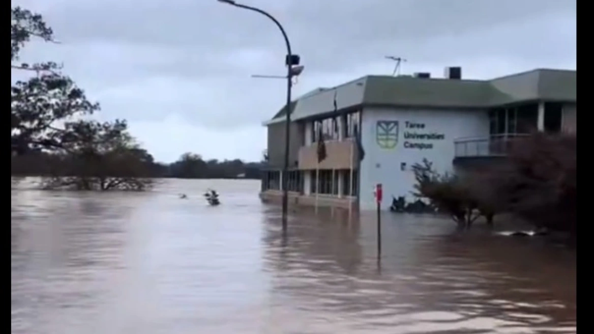 Αυστραλία: Τρεις νεκροί και 50.000 εγκλωβισμένοι από τις πλημμύρες – «Προετοιμαζόμαστε για χειρότερα»