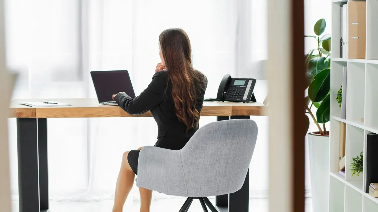 Τι αλλαγές φέρνει το εργασιακό νομοσχέδιο – Πώς θα λειτουργεί στην πράξη το ευέλικτο ωράριο