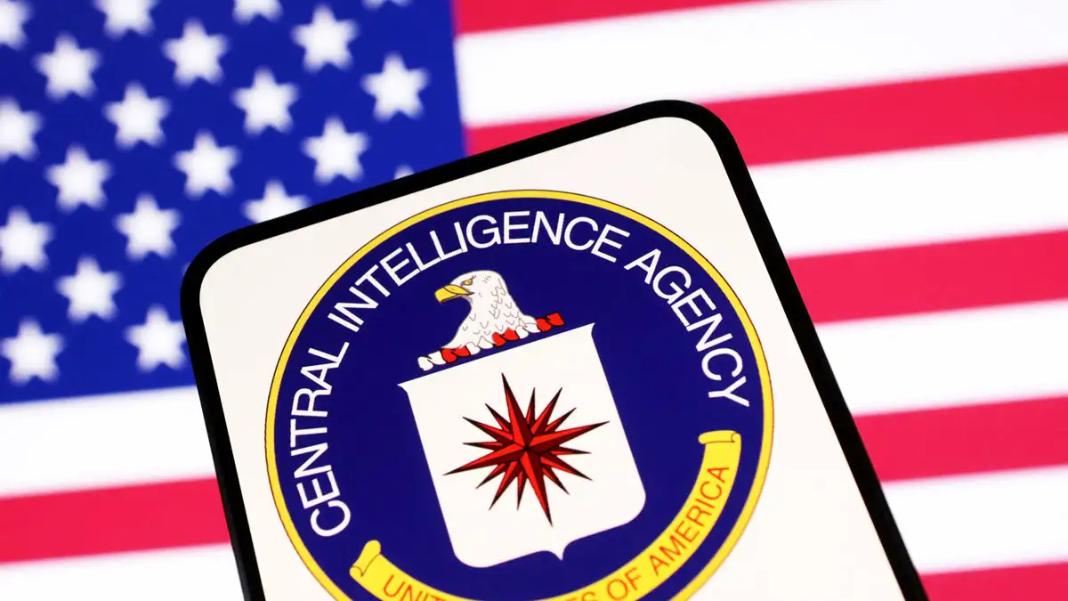 Washington Post: Ο Τραμπ αποψιλώνει τη CIA και άλλες υπηρεσίες πληροφοριών