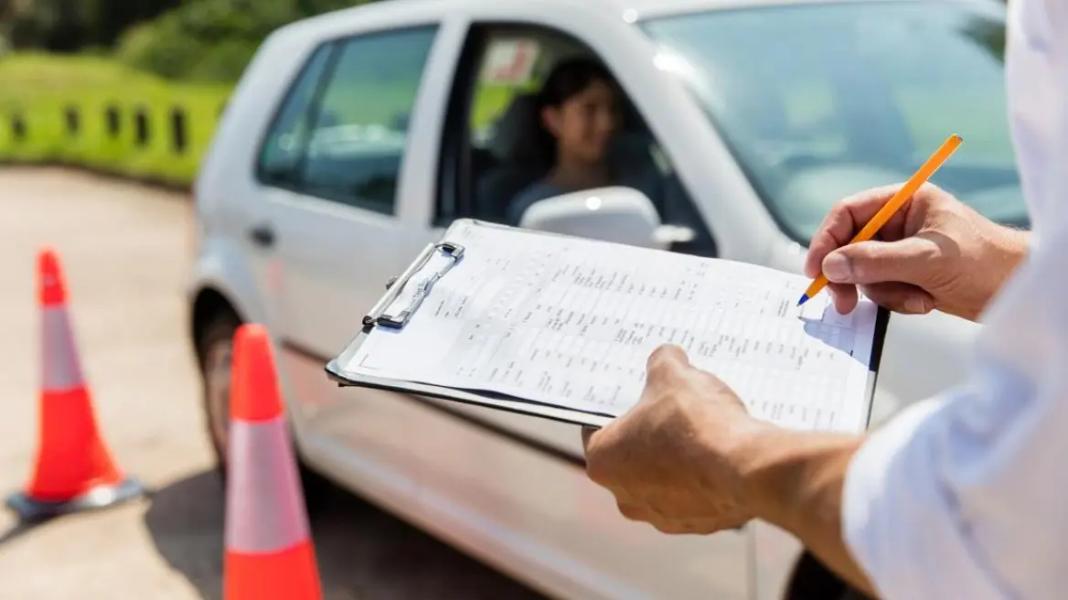 Συνελήφθη 55χρονος δάσκαλος οδήγησης που θώπευσε μαθήτρια