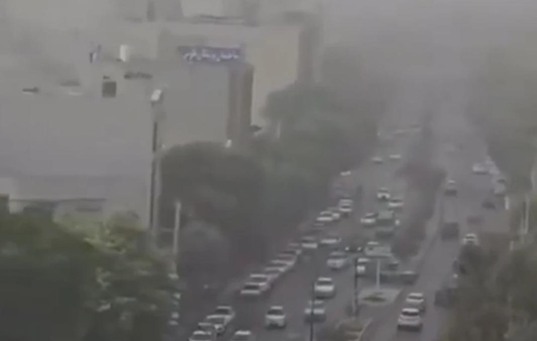 Τεράστια καταιγίδα σκόνης σαρώνει το δυτικό Ιράν