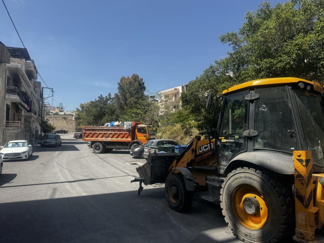 Έκτακτα μέτρα για την καθαριότητα: Μισθώνει και μηχανήματα από ιδιώτη ο Δήμος για την αποκομιδή ογκωδών αντικειμένων