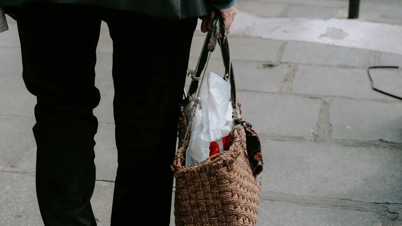 Κλοπή τσάντας: Πρακτικές συμβουλές της ΕΛ.ΛΑΣ για την προστασία των πολιτών