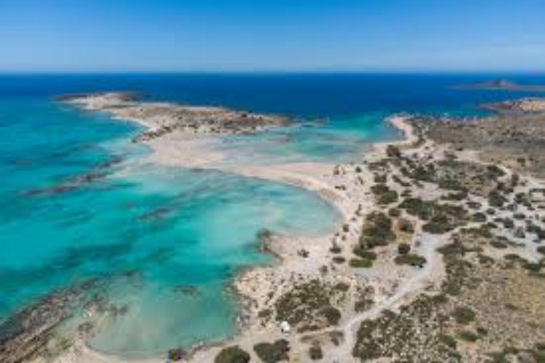 Παραμένουν οι μπάρες στο Ελαφονήσι: Αποσύρθηκαν οι προσφυγές εταιρείας στο ΣτΕ – Μπάρα και στα Φαλάσαρνα
